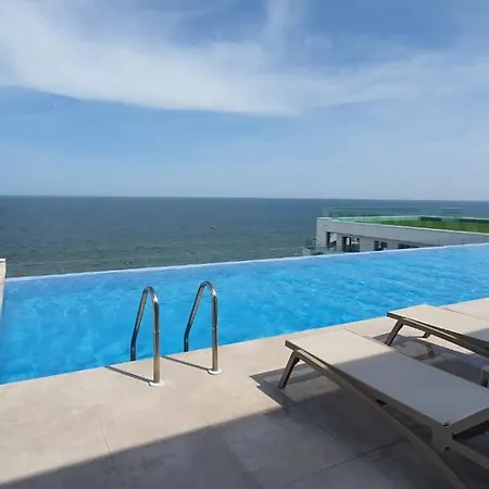 Infinity By The Sea Jacuzzy Sauna Gym Apartment Navodari